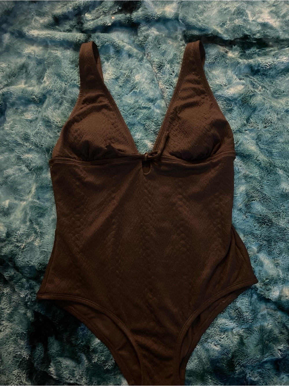 Kona Sol Black Textured V-Neck Keyhole One Piece Swimsuit Size L